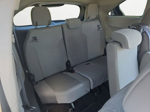 Used 2024 Toyota Sienna LE FWD image 21