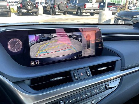 Used 2020 Lexus ES 300h w/ Accessory Package image 27