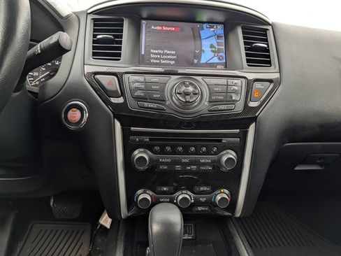 Used 2019 Nissan Pathfinder SL AWD/4WD image 17
