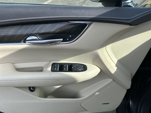 Used 2019 Cadillac XT5 AWD image 10