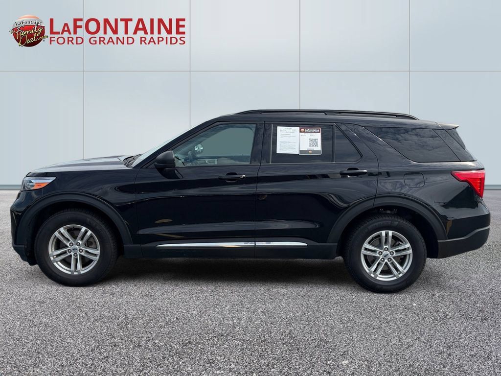 Used 2023 Ford Explorer XLT AWD/4WD image 4