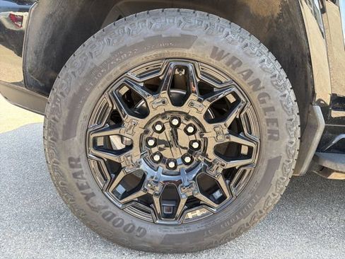 Used 2025 GMC Hummer EV 2X AWD/4WD image 30