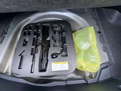 Used 2025 Toyota Corolla SE image 26