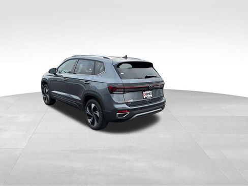 Used 2025 Volkswagen Taos SE image 7