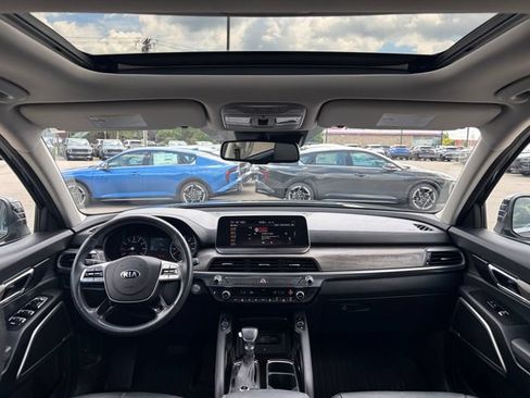 Used 2020 Kia Telluride EX AWD/4WD image 3