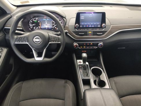 Used 2024 Nissan Altima 2.5 SV image 22