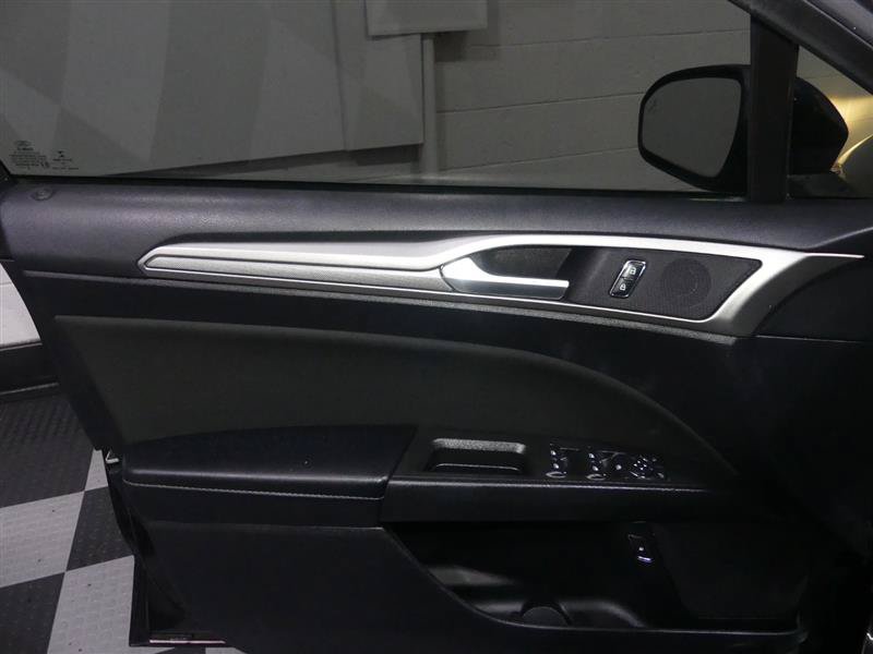Used 2019 Ford Fusion SE FWD image 17