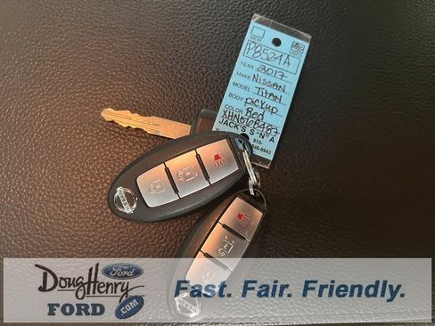 Used 2017 Nissan Titan SV image 48