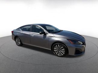 Used 2025 Nissan Altima 2.5 SV FWD video 2