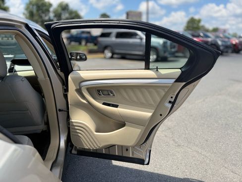 Used 2018 Ford Taurus SE FWD image 30