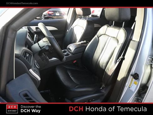 Used 2015 Lincoln MKX FWD w/ Equipment Group 101A image 17