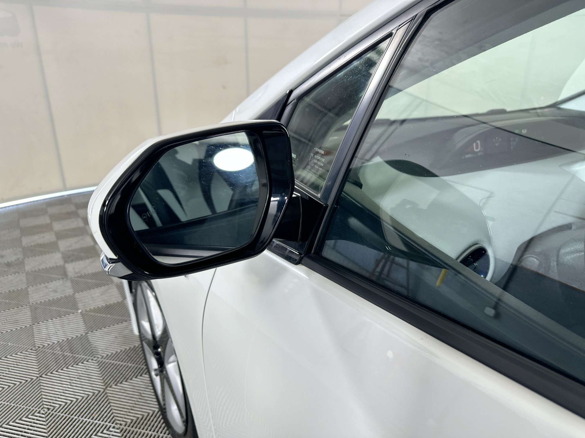 Used 2017 Toyota Prius Four Touring w/ Premium Convenience Package FWD image 10