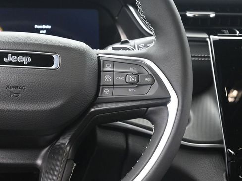 New 2025 Jeep Grand Cherokee L Laredo w/ Luxury Tech Group I image 31