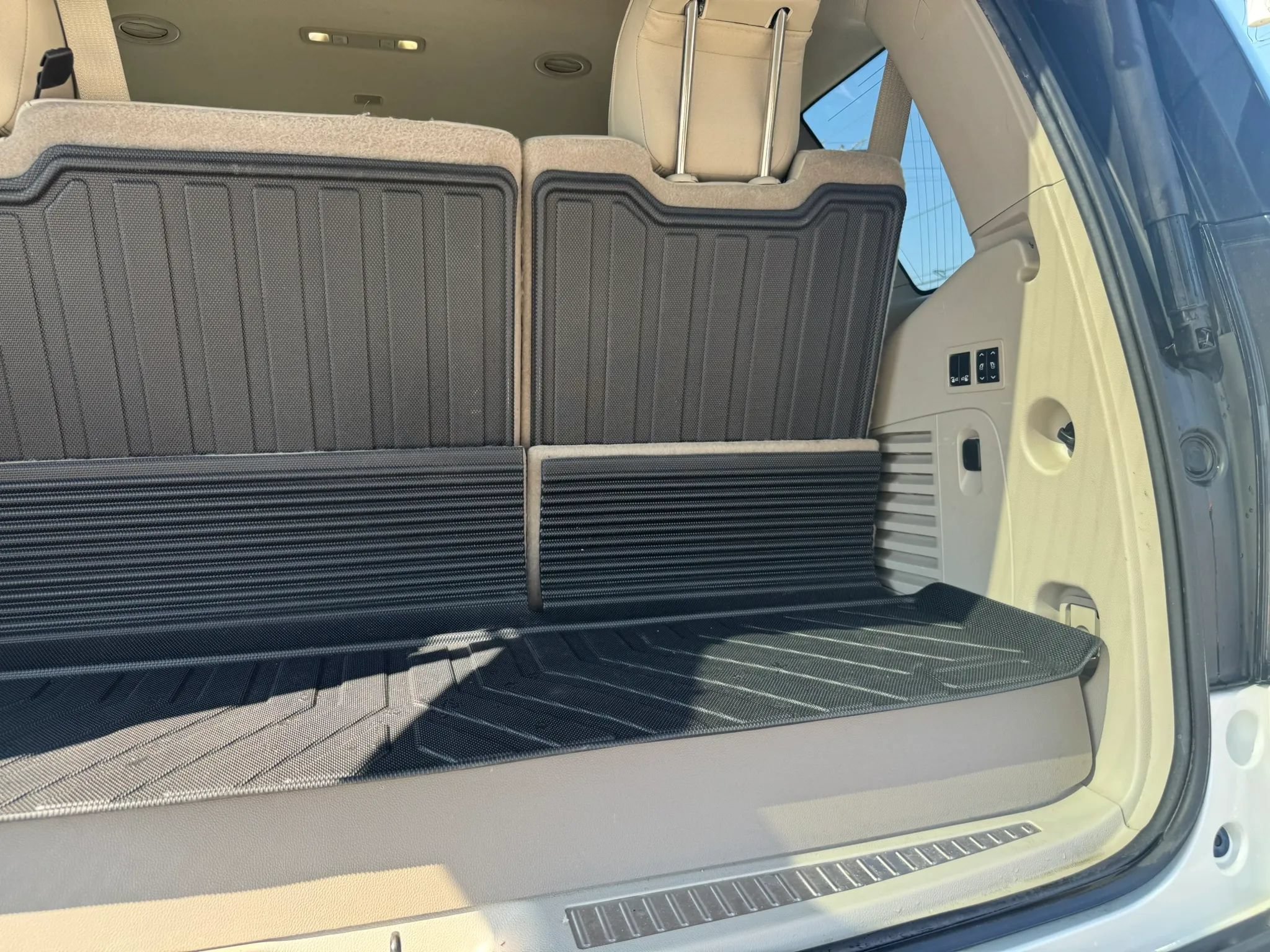 Used 2015 GMC Yukon Denali w/ Touring Package AWD/4WD image 32