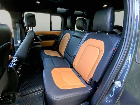 Used 2024 Land Rover Defender 110 X-Dynamic SE AWD/4WD image 19
