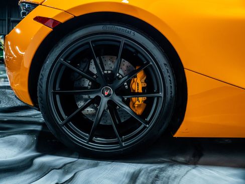 Used 2018 McLaren 720S Performance image 20