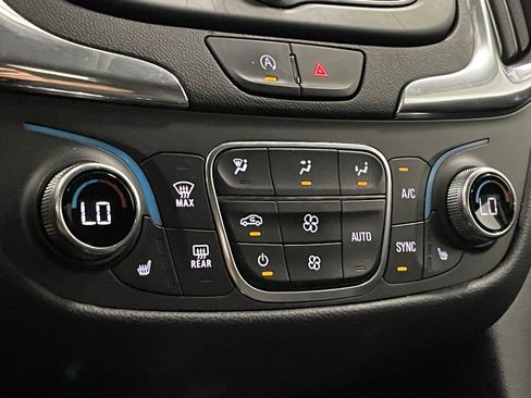 Used 2023 Chevrolet Equinox LT image 18