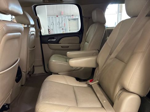 Used 2014 GMC Yukon XL Denali AWD/4WD image 16