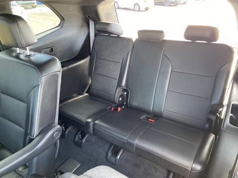 Used 2025 Buick Enclave Preferred w/ Power Package image 56