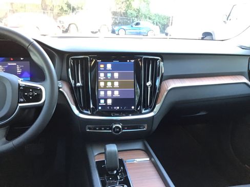 Certified 2025 Volvo V60 B5 Cross Country Plus image 29