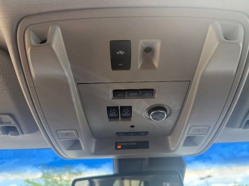 Used 2016 Cadillac Escalade Luxury AWD/4WD image 37