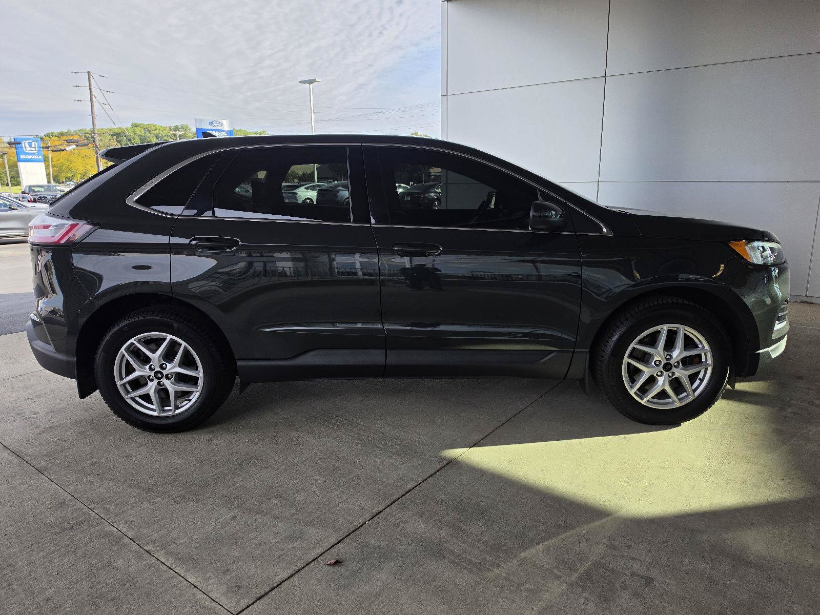 Used 2023 Ford Edge SEL AWD/4WD image 4