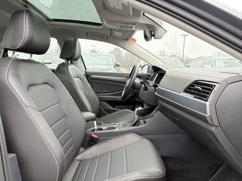 Used 2023 Volkswagen Jetta SE w/ Panoramic Sunroof Package image 18
