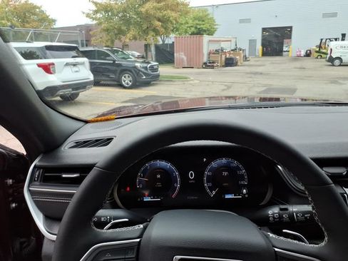 Used 2025 Jeep Grand Cherokee Laredo w/ Luxury Tech Group I AWD/4WD image 29