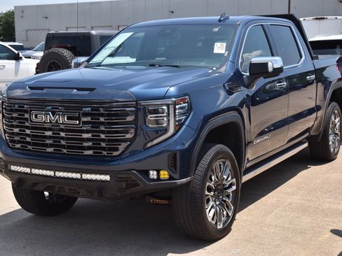 Used 2023 GMC Sierra 1500 Denali Ultimate AWD/4WD image 2