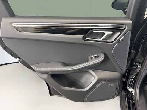 Certified 2026 Porsche Macan AWD/4WD image 27