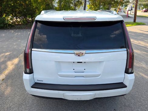 Used 2017 Cadillac Escalade Luxury AWD/4WD image 14