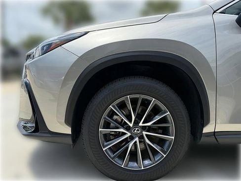 Used 2025 Lexus NX 250 FWD w/ Towing Package (2000 Lbs) image 4