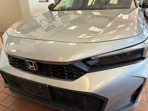 Used 2025 Honda Civic Sport image 9