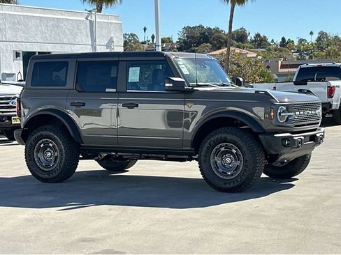 New 2025 Ford Bronco Badlands image 3