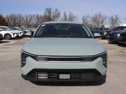 New 2025 Kia K4 LXS image 2