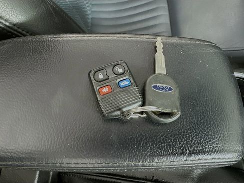 Used 2005 Ford Thunderbird RWD image 35