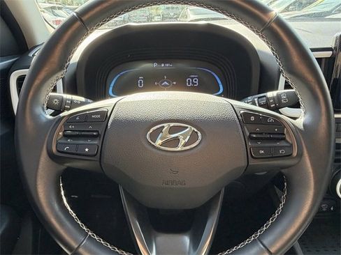 Used 2024 Hyundai Venue Limited image 14