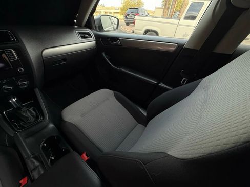 Used 2017 Volkswagen Jetta S image 46