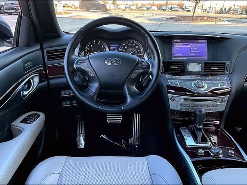 Used 2015 INFINITI Q70 5.6 w/ Sport Package image 17