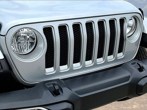 Used 2023 Jeep Wrangler Unlimited Sahara w/ Dual Top Group AWD/4WD image 33