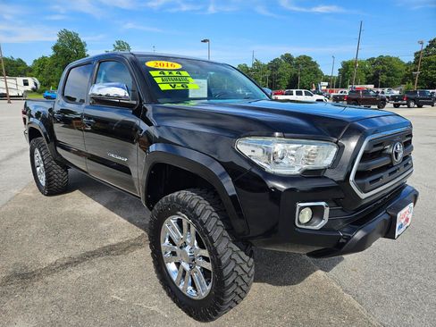 Used 2016 Toyota Tacoma SR5 w/ SR5 Appearance Package (SN) AWD/4WD image 8
