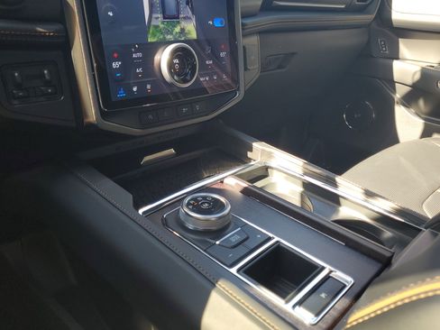 Used 2024 Ford Expedition Max Platinum image 31