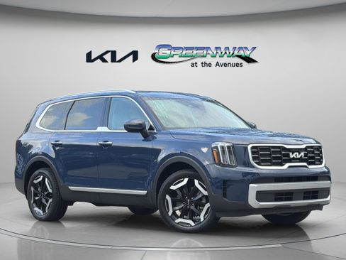 Used 2024 Kia Telluride S FWD image 1