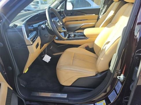Used 2025 Cadillac Escalade IQ Luxury 2 AWD/4WD image 2