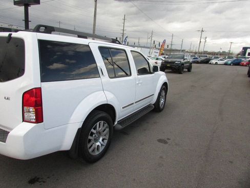 Used 2010 Nissan Pathfinder LE image 34