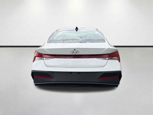 New 2026 Hyundai Elantra SE FWD image 4