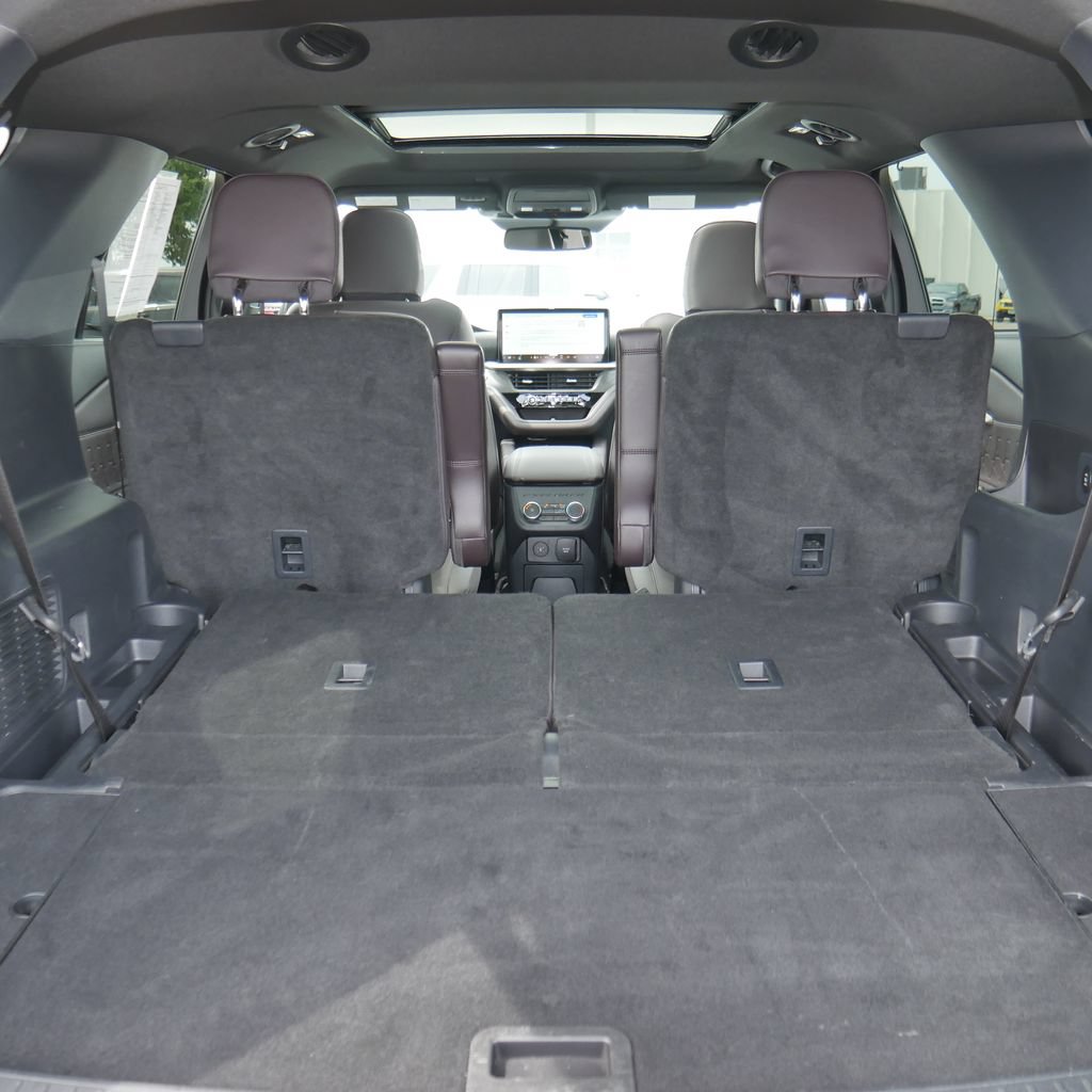 Used 2025 Ford Explorer Platinum w/ Ultimate Package AWD/4WD image 22