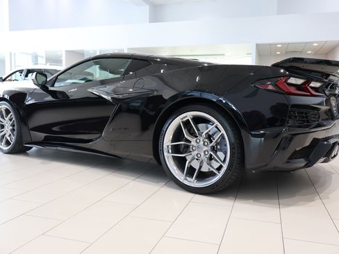 Used 2025 Chevrolet Corvette Z06 image 5