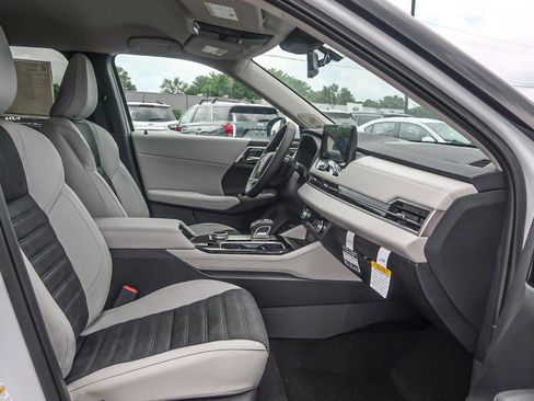 New 2025 Mitsubishi Outlander AWD image 21