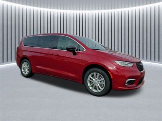 New 2026 Chrysler Pacifica Select video 2